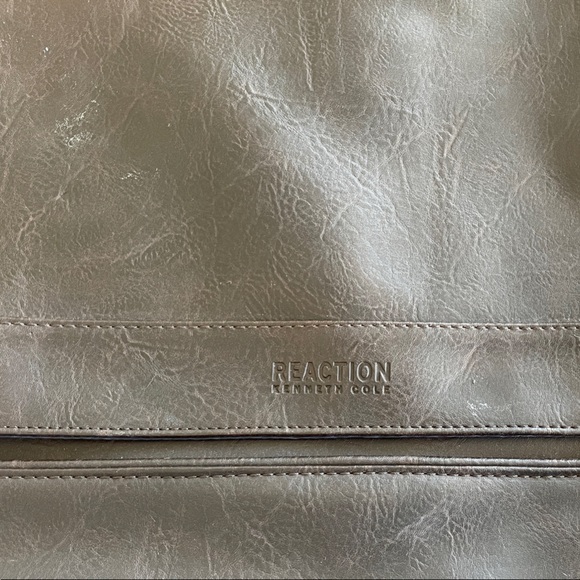 Kenneth Cole Reaction Black Messenger Bag - Picture 9 of 9